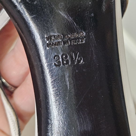 Black & white leather pumps - Picture 2 of 15